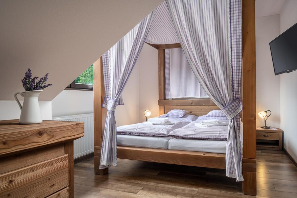 Wellness Hotel Ondrasuv Dvur بيلا المظهر الخارجي الصورة