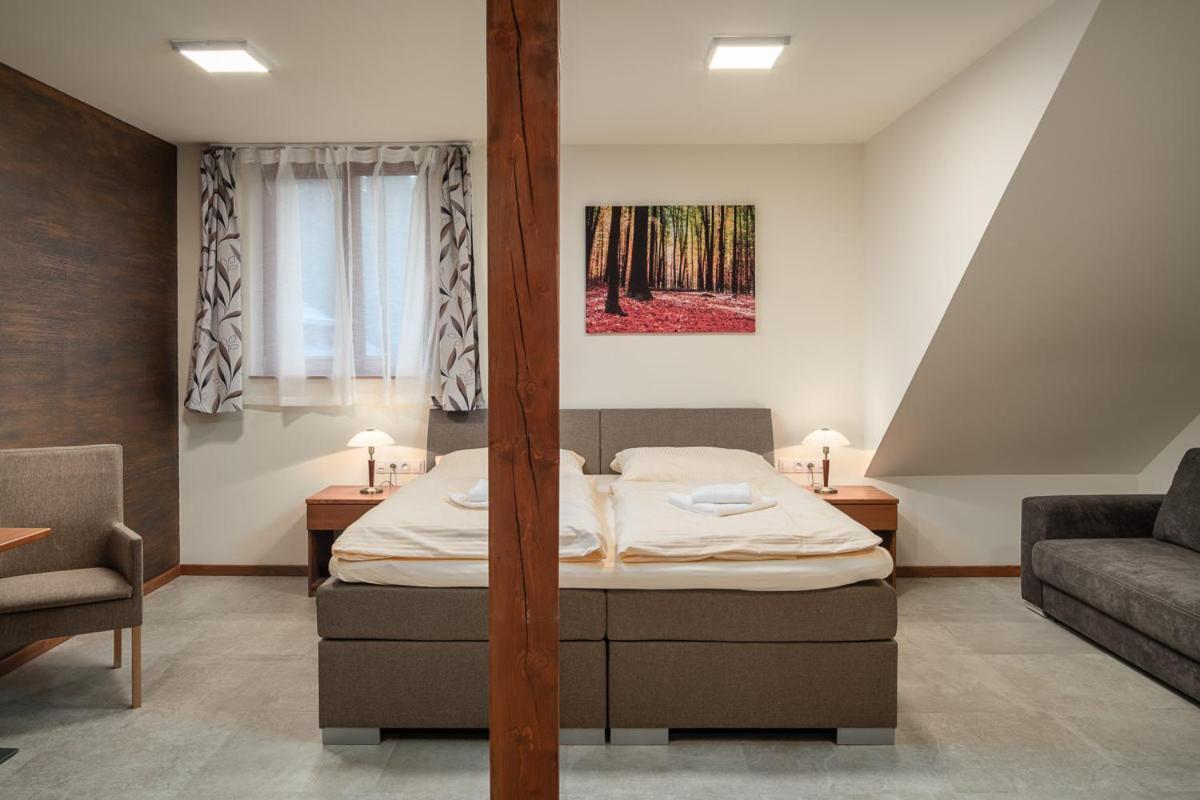 Wellness Hotel Ondrasuv Dvur بيلا المظهر الخارجي الصورة