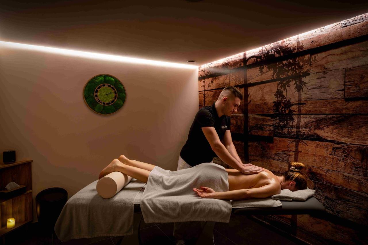 Wellness Hotel Ondrasuv Dvur بيلا المظهر الخارجي الصورة